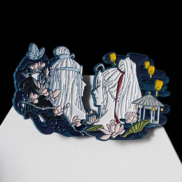 Decorative brooch with two animated characters, one playing a guitar and the other holding flowers, set against a black background.