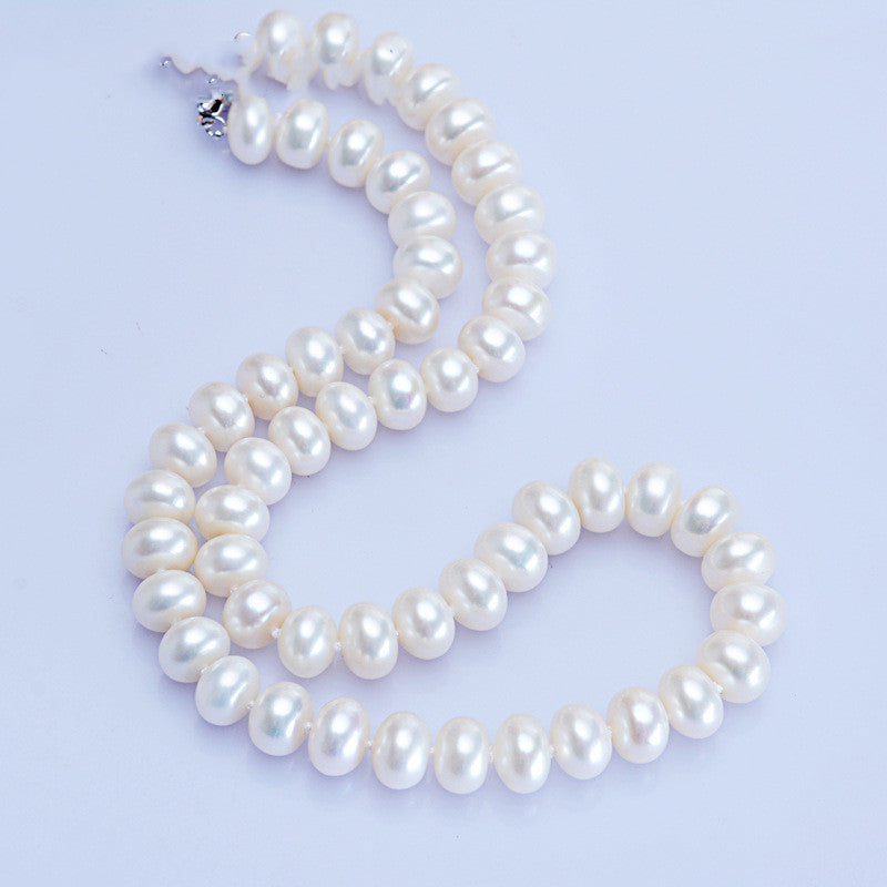 Pearl necklace on a light purple background