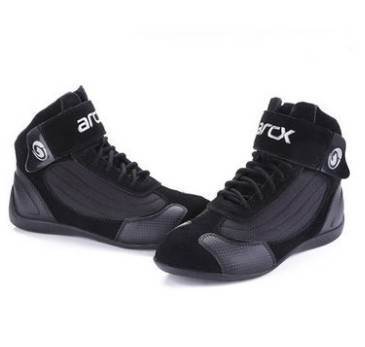 Black high-top shoes with 'arco' branding on a white background