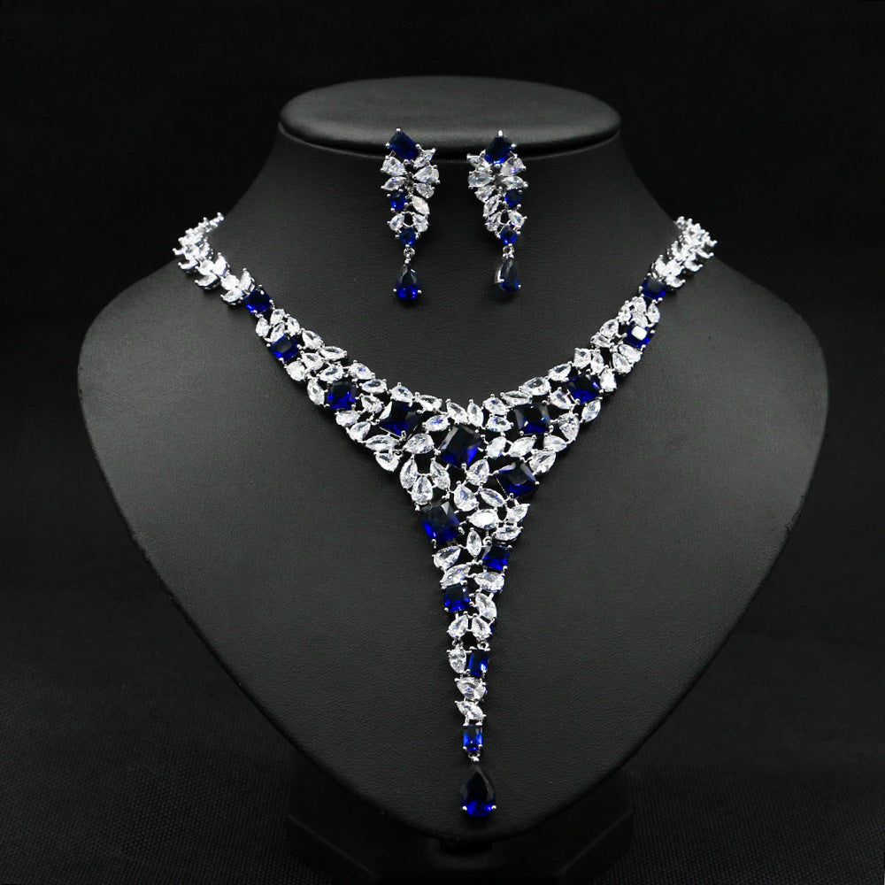Jewelry set with necklace and earrings on a black mannequin bust