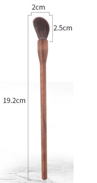 Measurement chart of a wooden brush with dimensions labeled on a white background