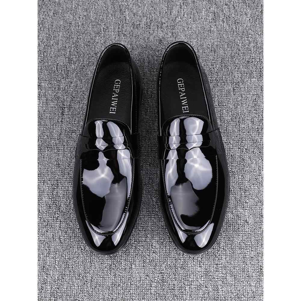 Black glossy loafers with 'GERAINWEI' branding on a gray textured background