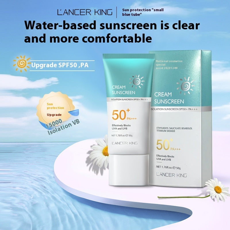 Láncer King sunscreen cream and packaging with blue sky and water background