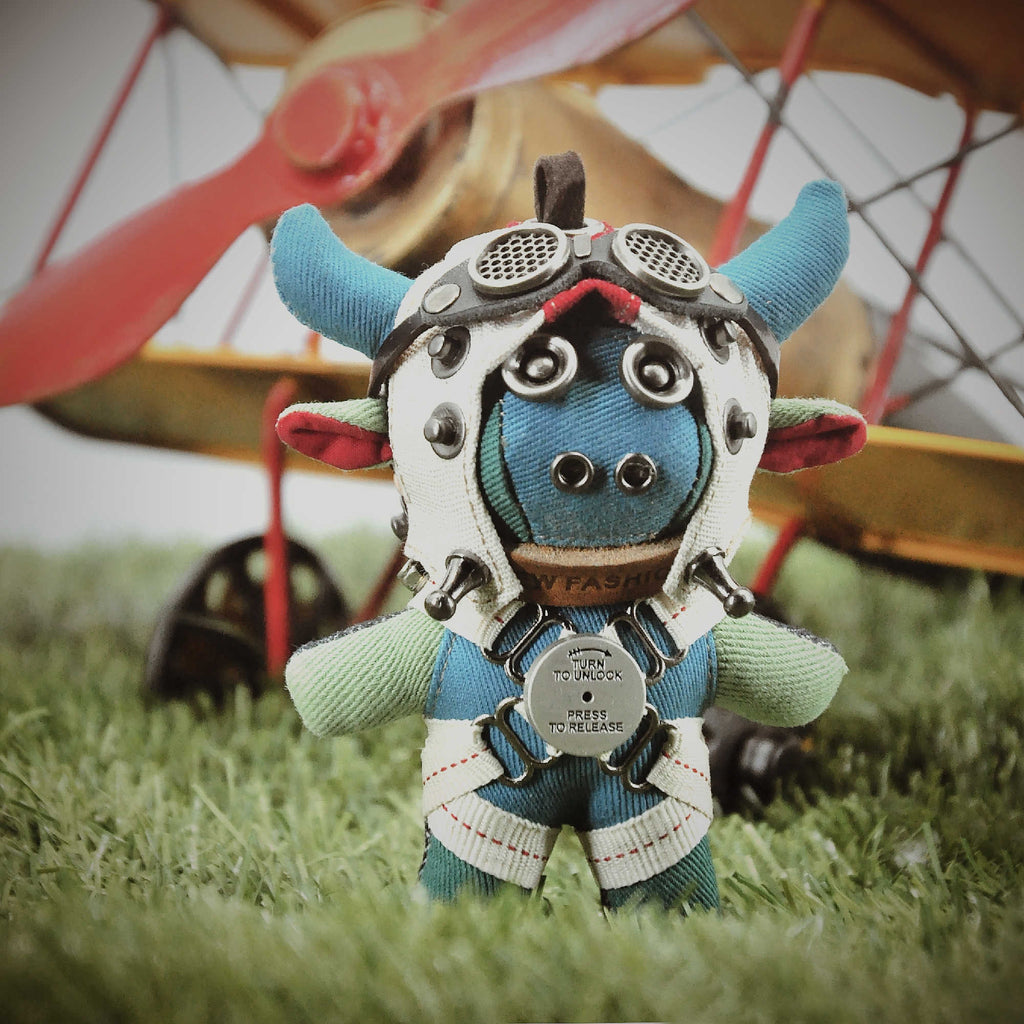 Pilot's Little Cute Cow Retro Style Pendant Keychain