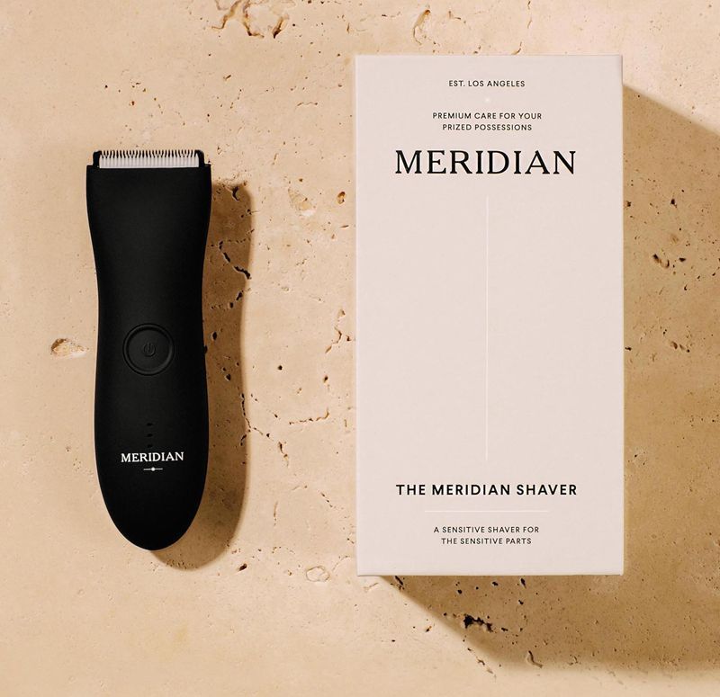 Black shaver with Meridian branding on a beige surface